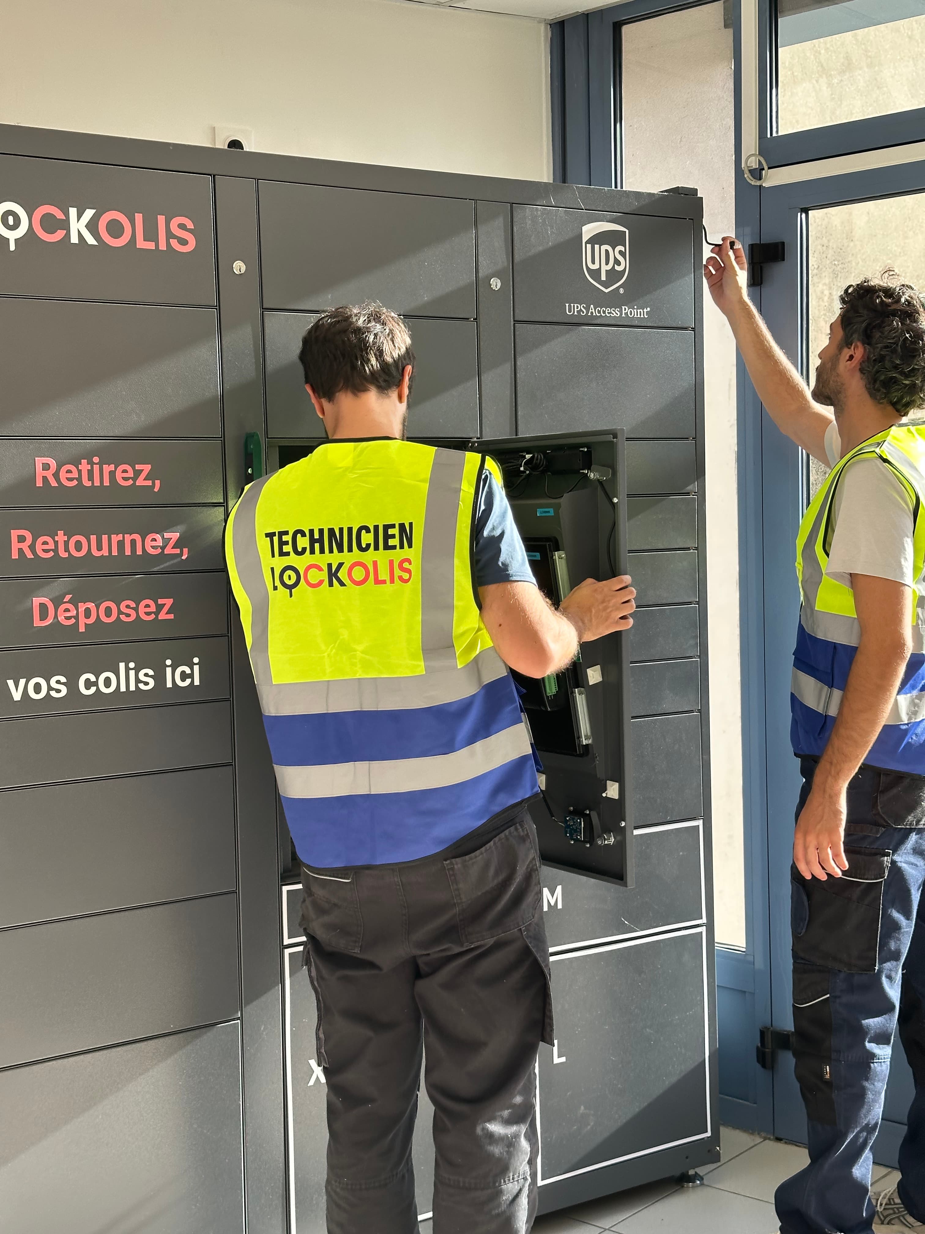 Installation de locker par équipe Lockolis