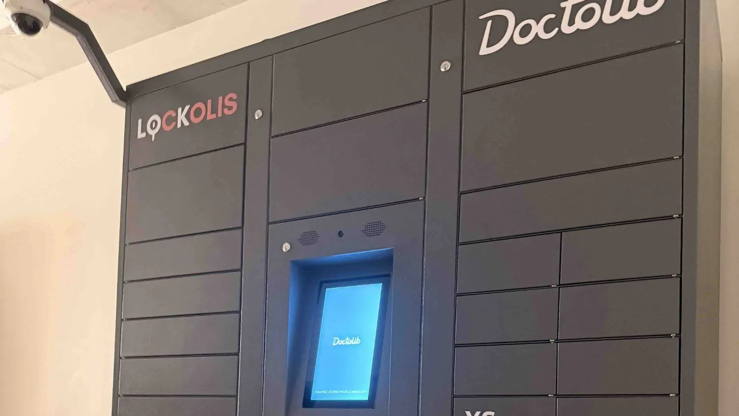 Casier connecté Lockolis installé dans les bureaux de Doctolib