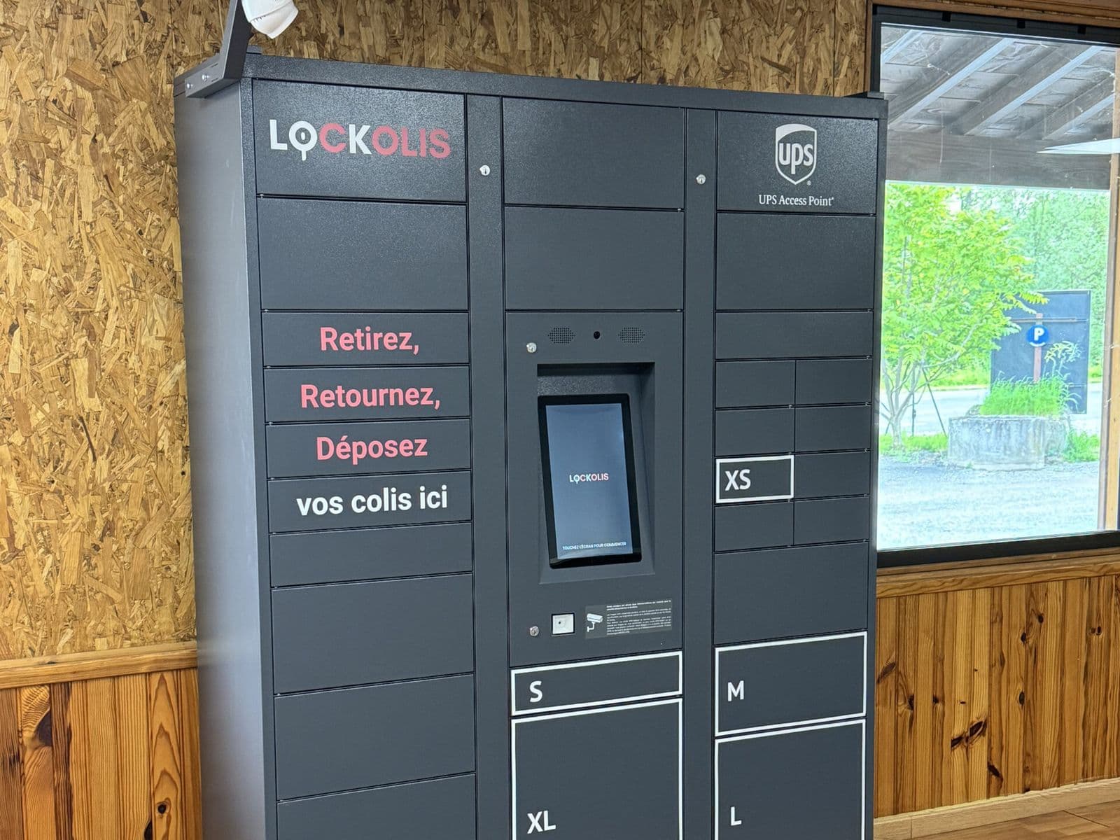 Lockolis locker installed in a shop, against a glass frontage